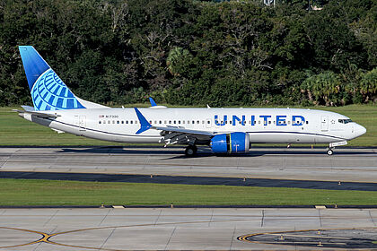 Unknown N17300 operated by United