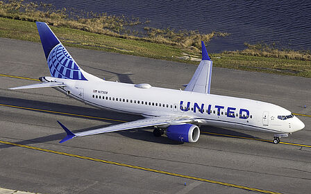 Unknown N17309 operated by United