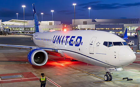 Unknown N17335 operated by United