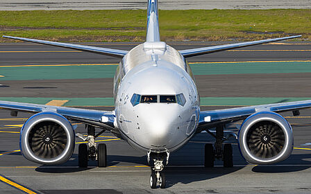 Boeing 737 N17344 operated by United