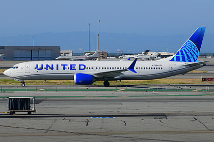 Unknown N17566 operated by United
