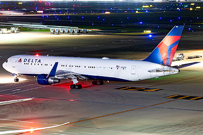Boeing 767-300 N185DN operated by Delta Air Lines