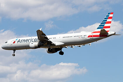 Airbus A321 N189UW operated by American