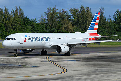 Unknown N190UW operated by American