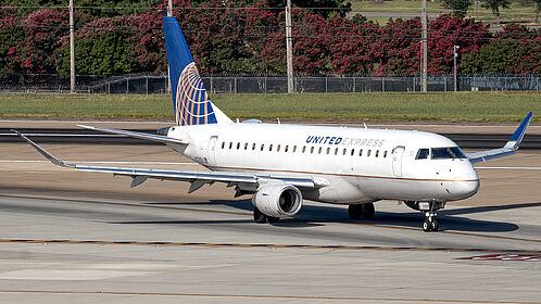 Unknown N213SY operated by United