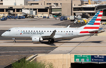 Embraer 175 N217NN operated by Envoy Air