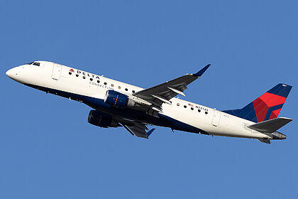 Embraer 175 N221JQ operated by Delta Air Lines