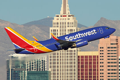 Boeing 737-700 N221WN operated by Southwest