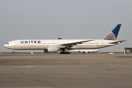 Unknown N2333U operated by United