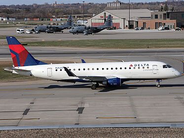 Embraer 175 N252SY operated by Delta Air Lines