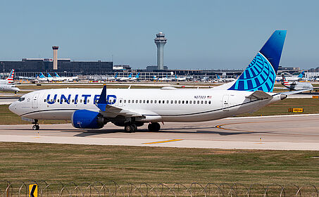 Unknown N27323 operated by United