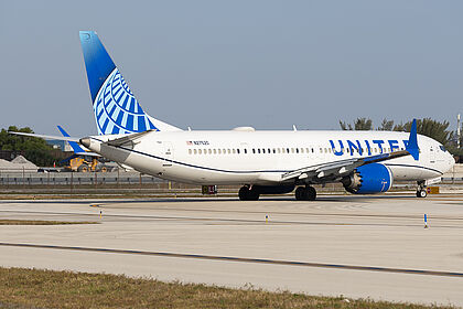 Unknown N27520 operated by United