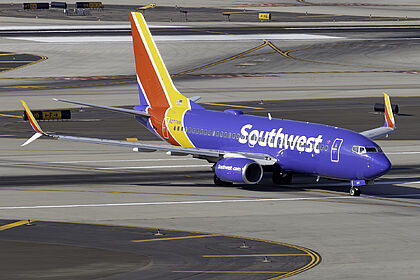 Boeing 737-700 N277WN operated by Southwest