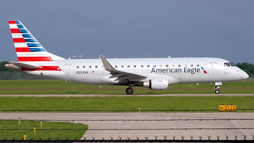 Embraer 175 N282NN operated by Envoy Air