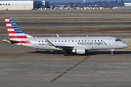 Embraer 175 N283NN operated by Envoy Air
