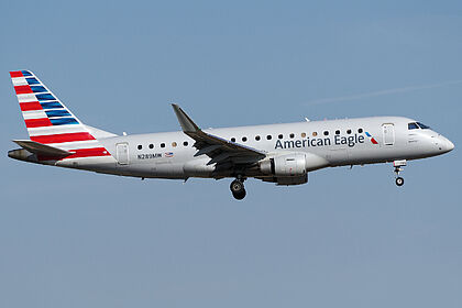Embraer 175 N289MW operated by Envoy Air