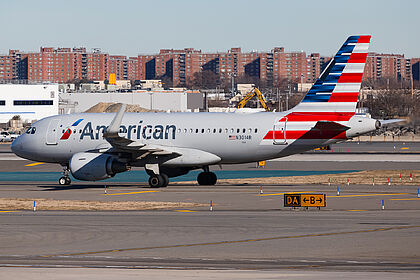 Airbus A319 N3014R operated by American