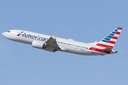 Boeing 737-800 N302SA operated by American