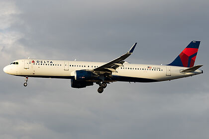 Boeing 737-900 N303DN operated by Delta Air Lines
