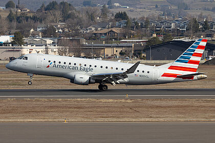 Unknown N305CL operated by Envoy Air