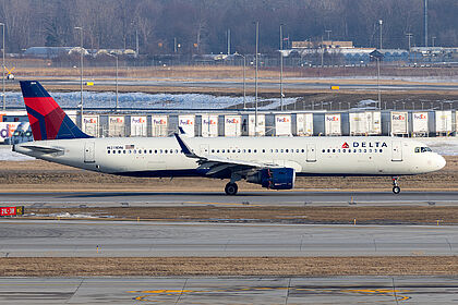 Airbus A321 N319DN operated by Delta Air Lines