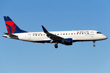 Embraer 175 N320SY operated by Delta Air Lines