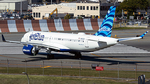 Airbus A220-300 N3232J operated by JetBlue