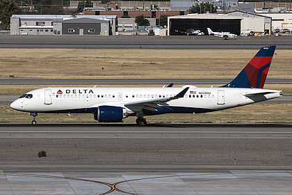 Unknown N328DU operated by Delta Air Lines