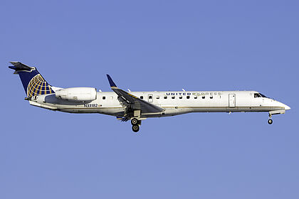 Unknown N33182 operated by United