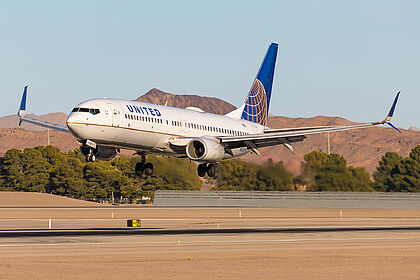 Boeing 737-800 N33292 operated by United