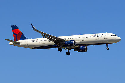 Airbus A321 N333DX operated by Delta Air Lines