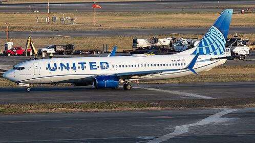 Boeing 737-800 N37298 operated by United