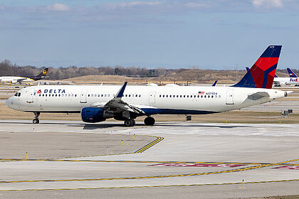 Airbus A321 N373DX operated by Delta Air Lines