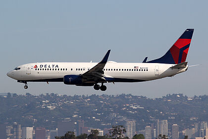 Boeing 737-800 N3747D operated by Delta Air Lines