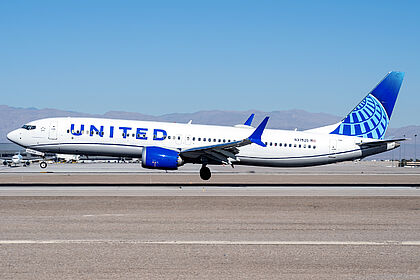 Boeing 737-900 N37525 operated by United