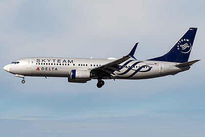 Boeing 737-800 N3758Y operated by Delta Air Lines