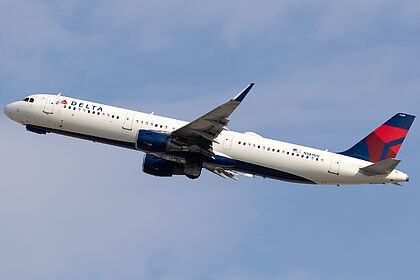 Airbus A321 N389DN operated by Delta Air Lines