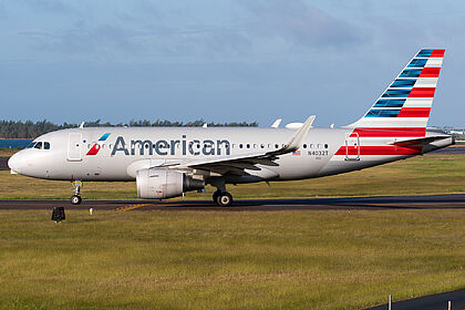 Airbus A319 N4032T operated by American