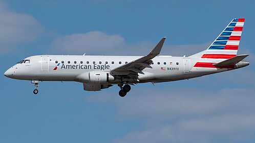Embraer 175 N439YX operated by American