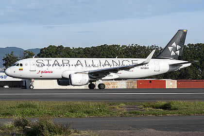 Airbus A320 N454AV operated by Avianca
