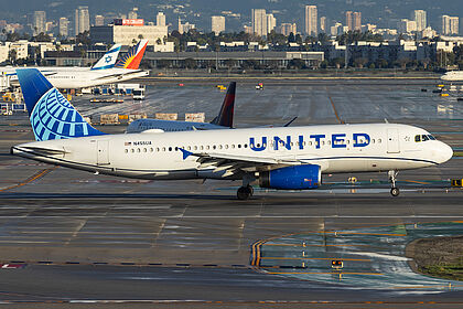 Unknown N455UA operated by United