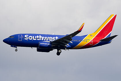 Boeing 737-700 N458WN operated by Southwest