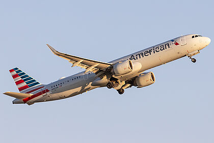 Unknown N465AN operated by American