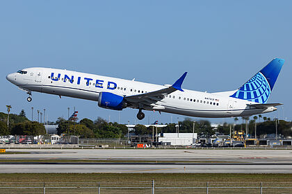 Boeing 737 MAX 9 N47412 operated by United