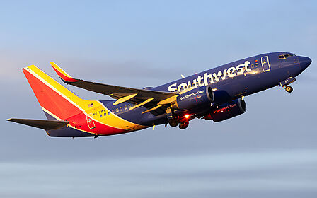 Boeing 737-700 N477WN operated by Southwest
