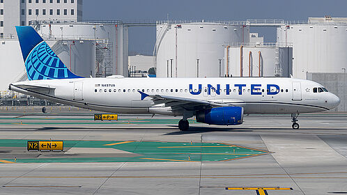 Unknown N497UA operated by United