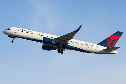 Unknown N550NW operated by Delta Air Lines