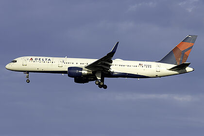 Unknown N555NW operated by Delta Air Lines