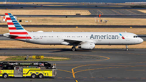 Airbus A321 N559UW operated by American