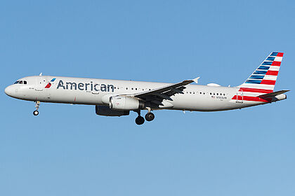 Airbus A321 N560UW operated by American